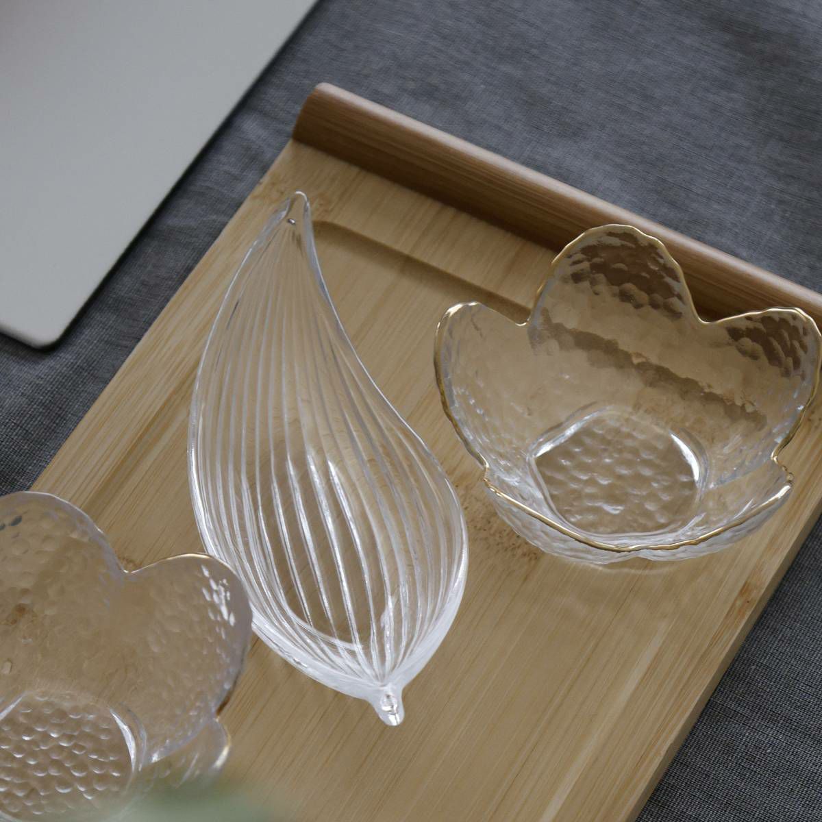 ガラス製　笹の葉型アミューズ小鉢　15.5cm