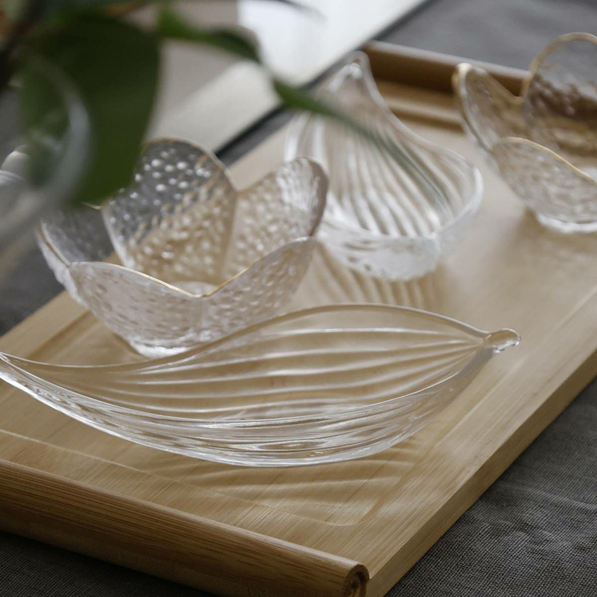 ガラス製　笹の葉型アミューズ小鉢　15.5cm