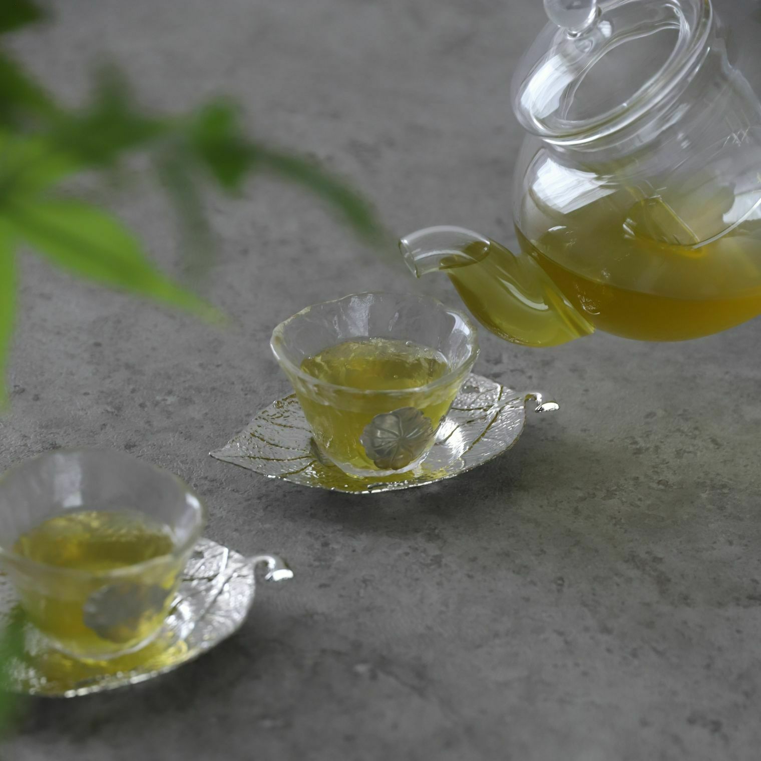 【美品】皿　トレー　金属　葉型　置物　インテリア　工芸品　美術品　A1207 美品】皿トレー金属葉型置物インテリア工芸品美術品A1207
