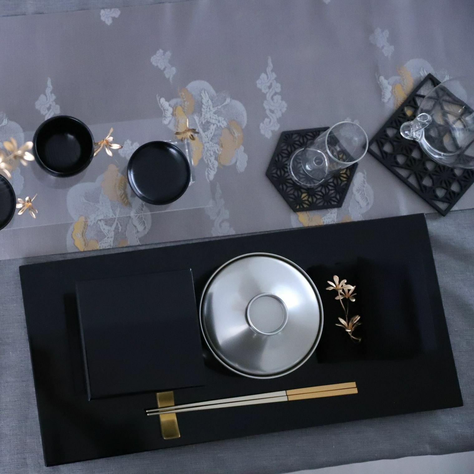 越前塗　細身四角箸　金銀コンビ　使用例