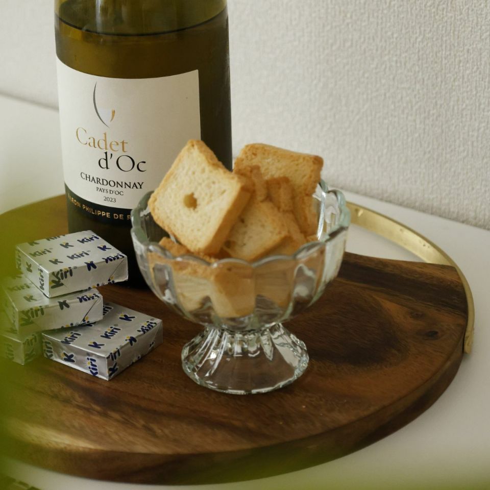 木製　モダンラウンド取手カッティングボード　26.5cm