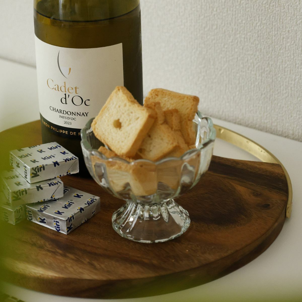 木製　モダンラウンド取手カッティングボード　26.5cm