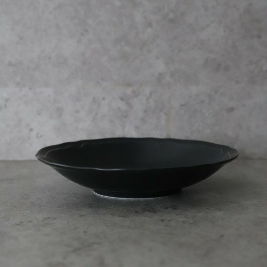 美濃焼　黒いクーププレート皿　磁器　RINKA　22.5cm