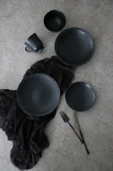 美濃焼　黒いクーププレート皿　磁器　RINKA　22.5cm