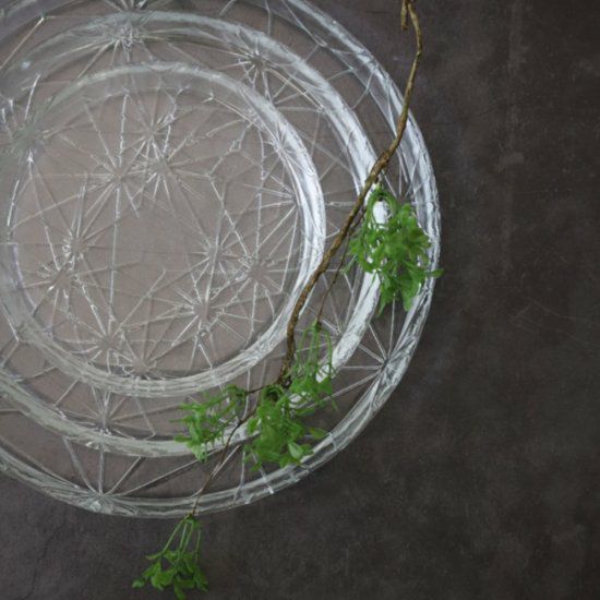 ガラス製　麻の葉柄スタンドリムプレート皿