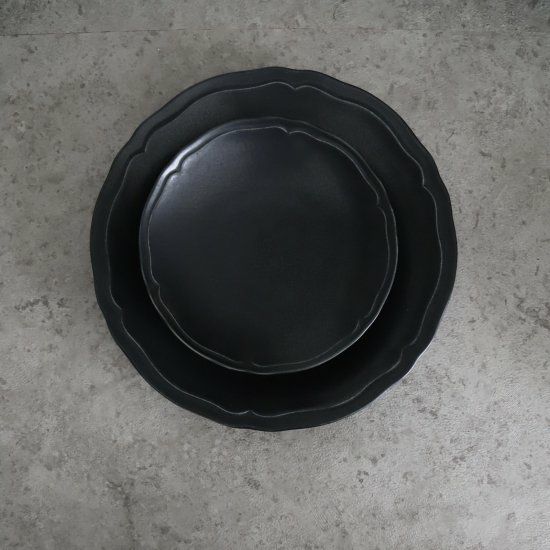 美濃焼　黒いシンプルプレート皿　磁器　RINKA