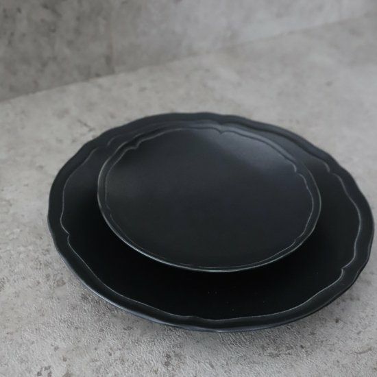 美濃焼　黒いシンプルプレート皿　磁器　RINKA