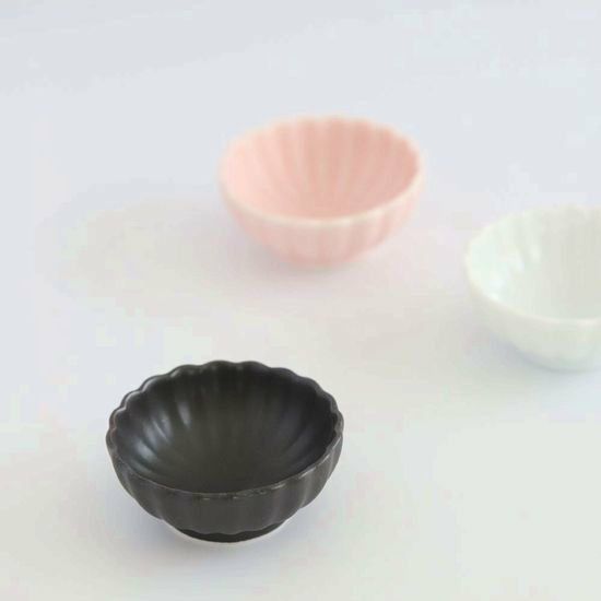【OUTLET30％オフ】美濃焼　菊型浅小鉢　陶器　 かすみ 6.9cm