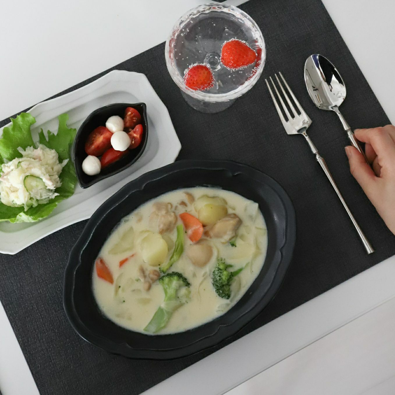  ステンレス製　シルバーカトラリー　フォーク・スプーン・ナイフ　ベベル