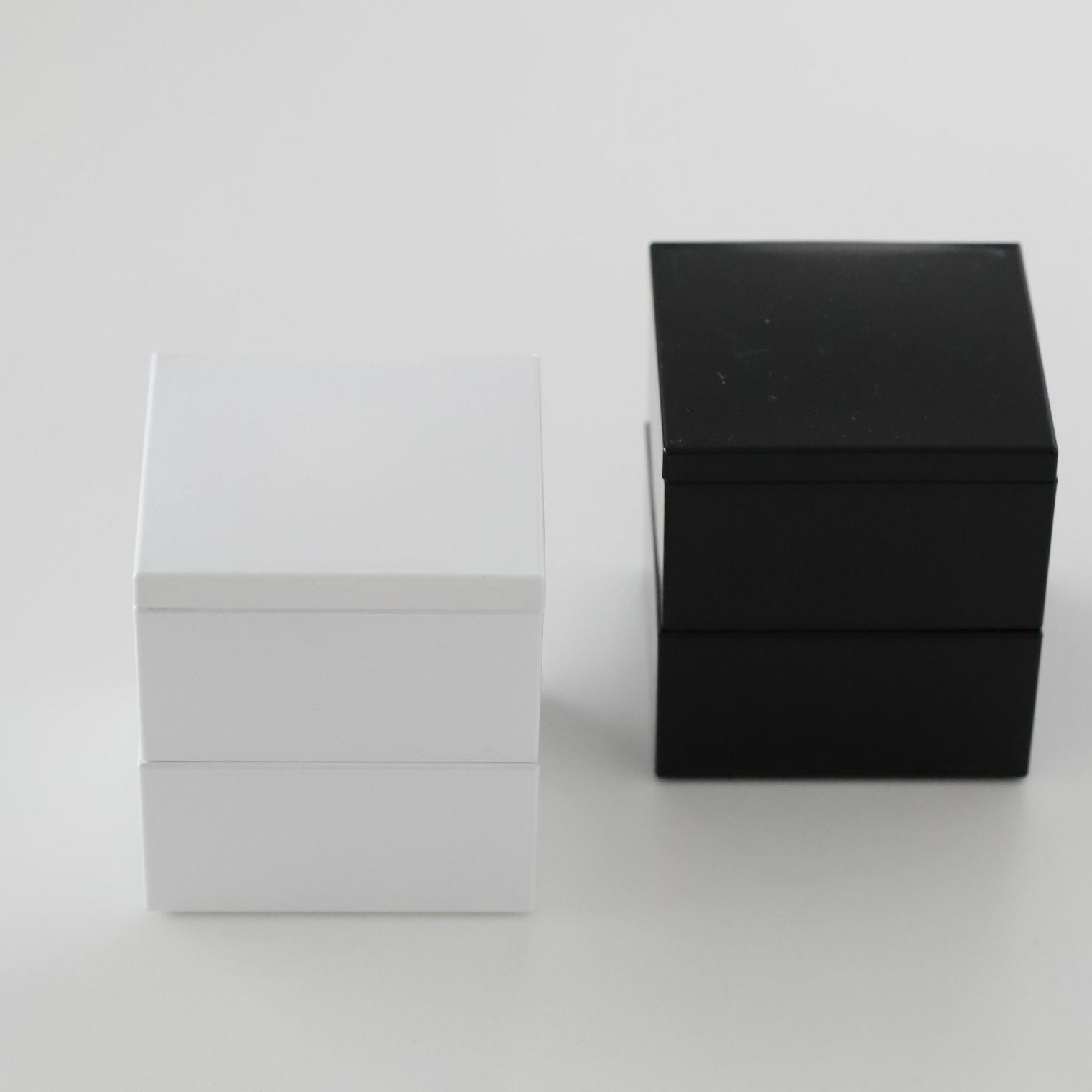 ミニ正角2段お重ボックス　黒白　9cm