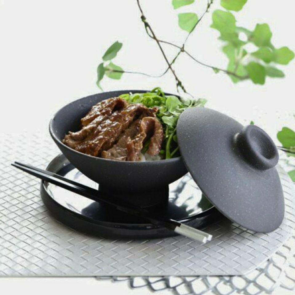 美濃焼　黒い蓋つき丼碗　磁器　YOZORA