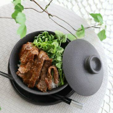 美濃焼　黒い蓋つき丼碗　磁器　YOZORA