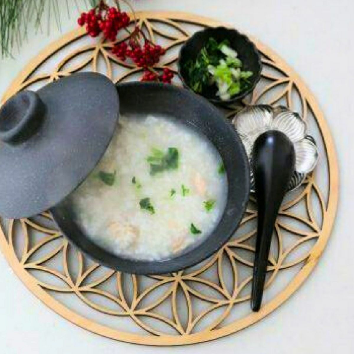 美濃焼　黒い蓋つき丼碗　磁器　YOZORA