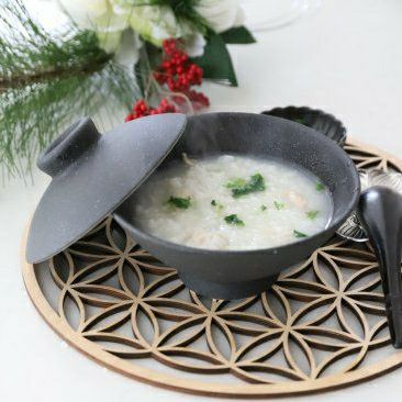 美濃焼　黒い蓋つき丼碗　磁器　YOZORA