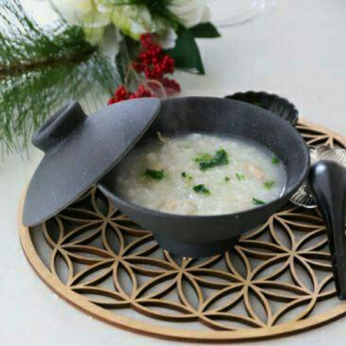 美濃焼　黒い蓋つき丼碗　磁器　YOZORA