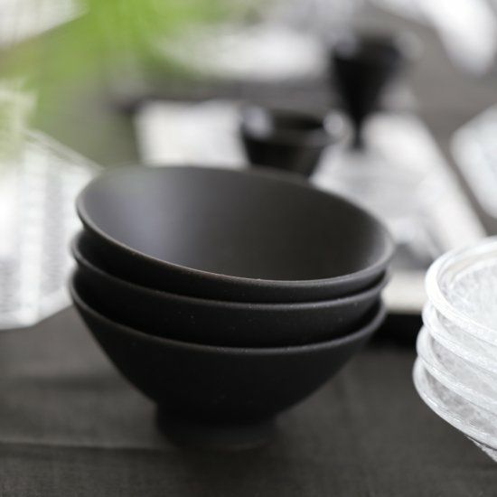 美濃焼 黒いお茶碗 飯碗 磁器 YOZORA｜M苦楽園｜おしゃれな食器通販サイト