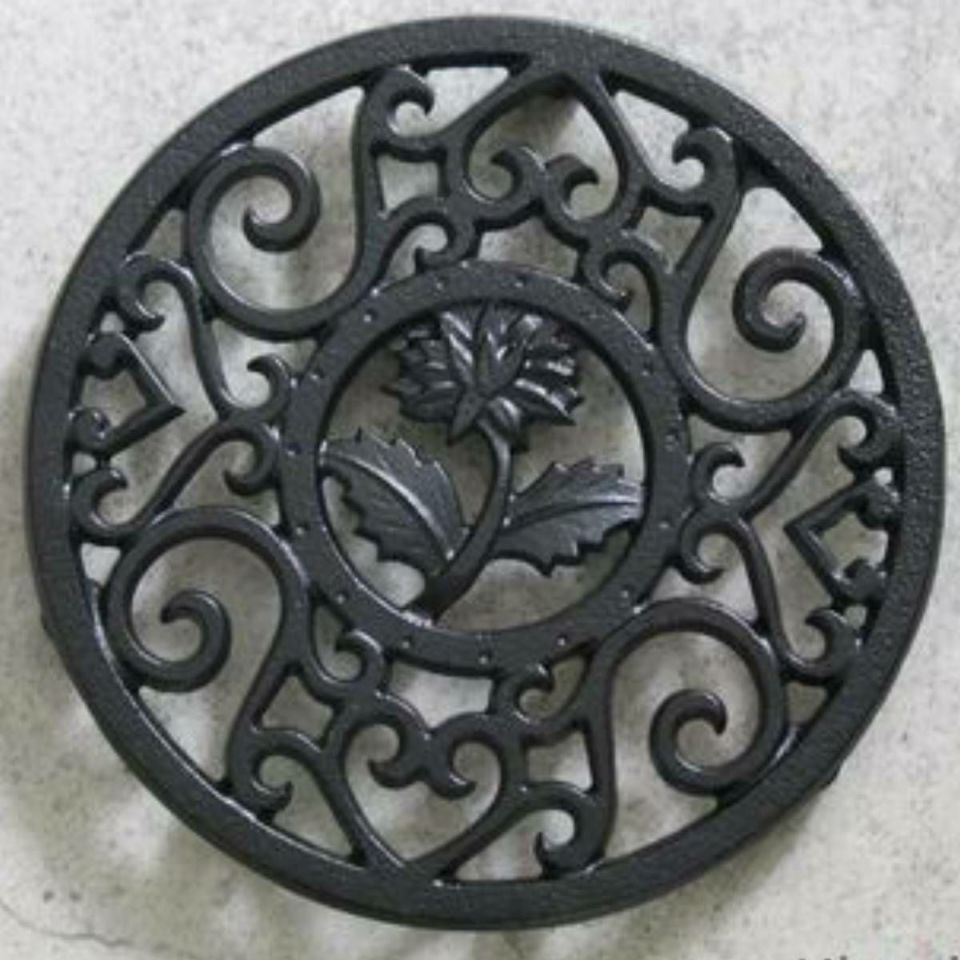 アイアン製　シノワズリブラックトリベット鍋敷き