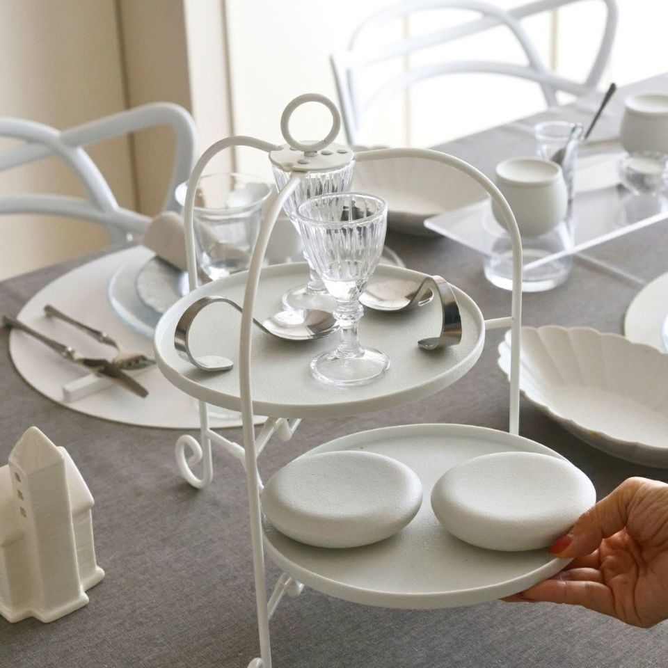 アイアン製　折り畳み2段ケーキスタンド　黒白（白）