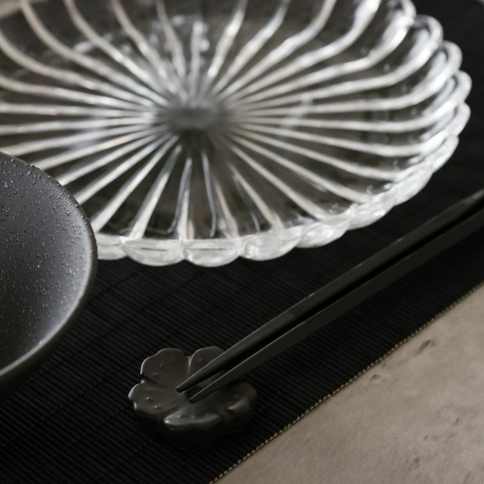 美濃焼　花衣　箸置き　2個セット　磁器　3.7cm