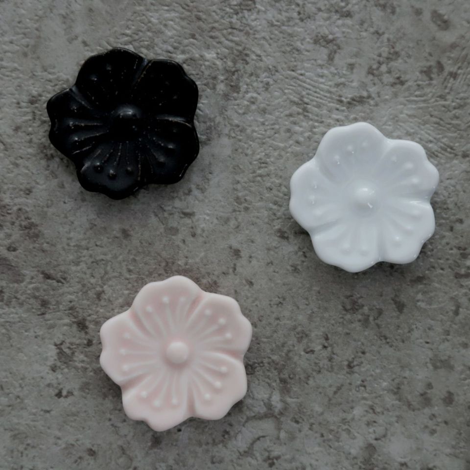 美濃焼　花衣　箸置き　2個セット　磁器　3.7cm