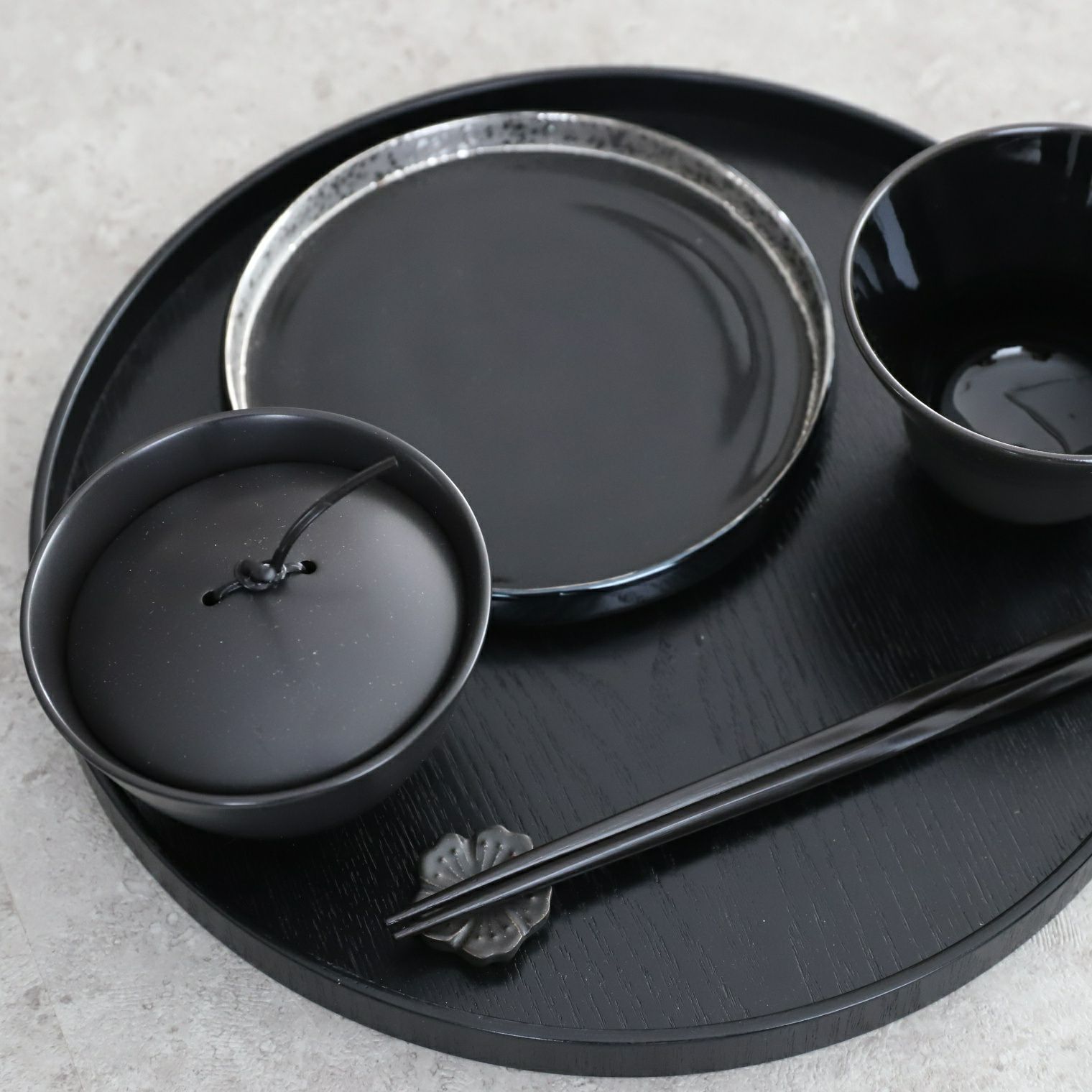 美濃焼　花衣　箸置き　2個セット　磁器　3.7cm