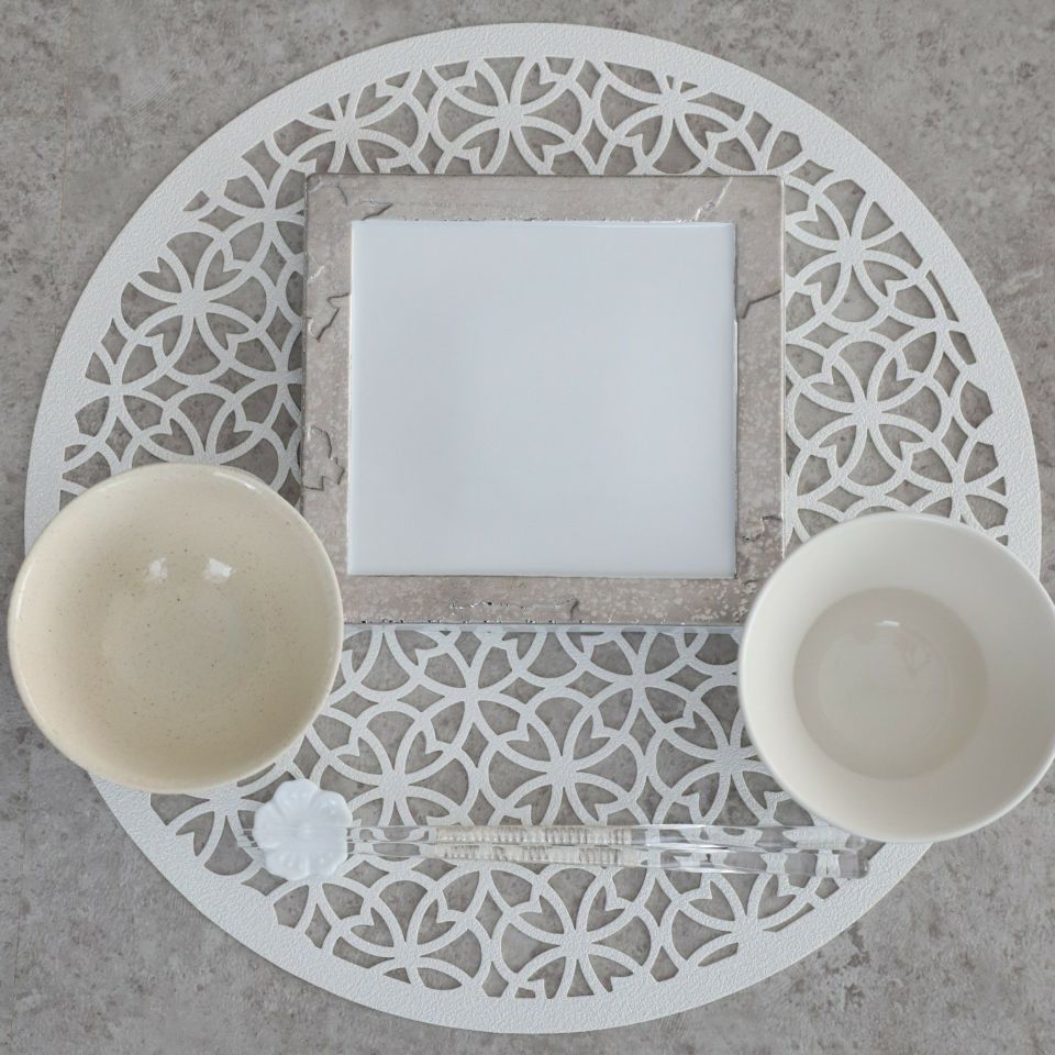 美濃焼　花衣　箸置き　2個セット　磁器　3.7cm