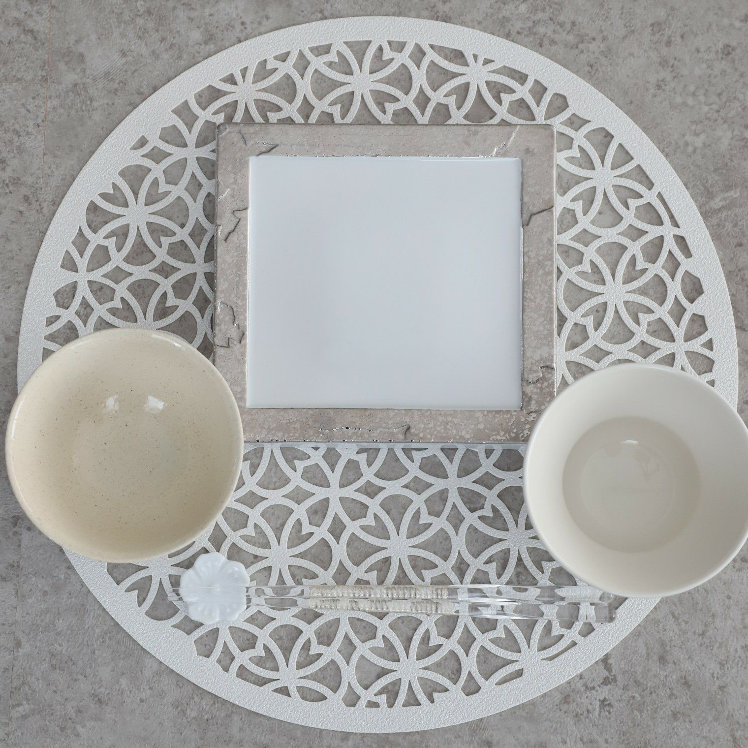 美濃焼　花衣　箸置き　2個セット　磁器　3.7cm