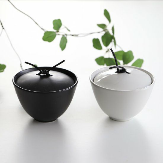 美濃焼　白黒　蓋付陶製ボウル茶碗　磁器　