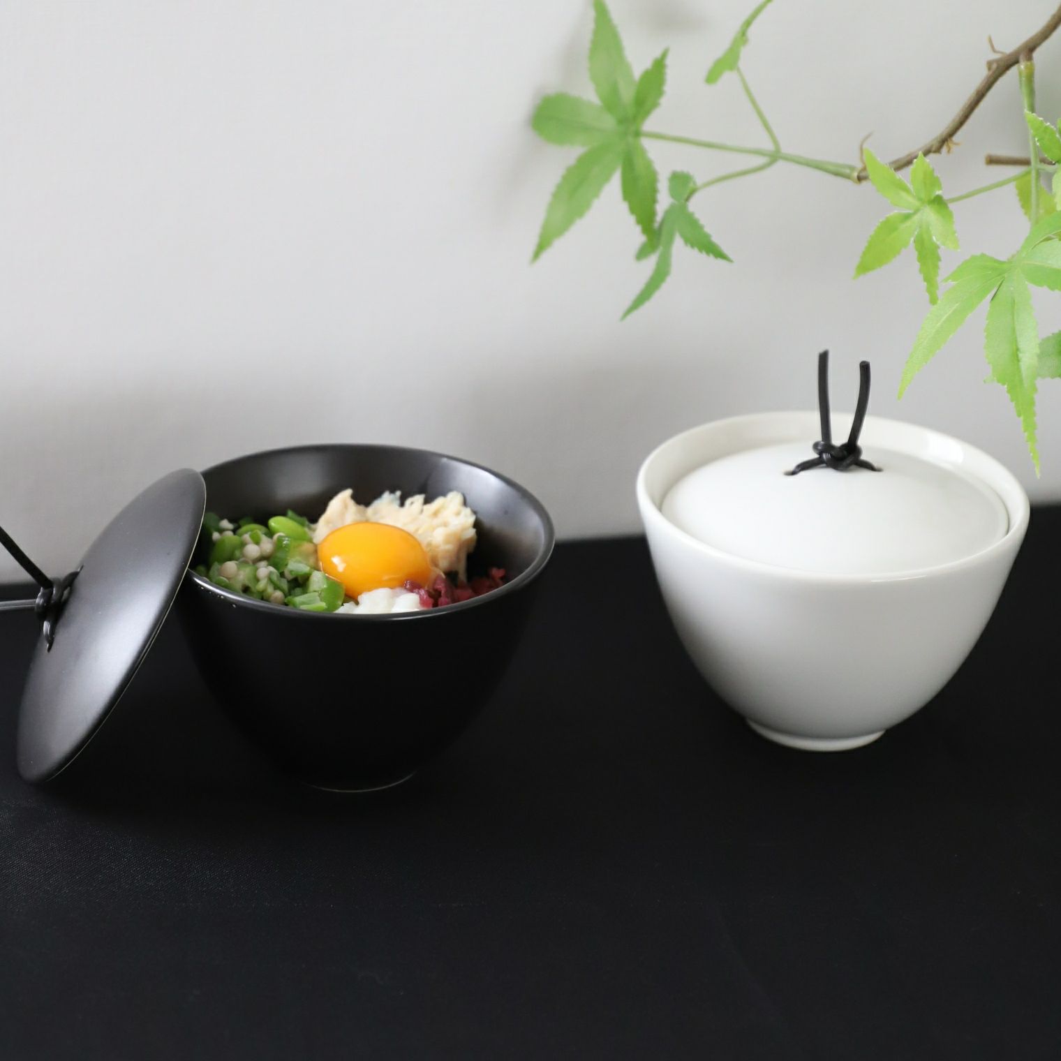 美濃焼　白黒　蓋付陶製ボウル茶碗　磁器　