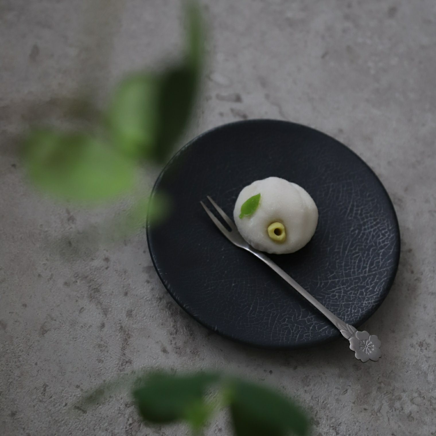 美濃焼　貫入プレート小皿　陶磁器　ブラック　15cm