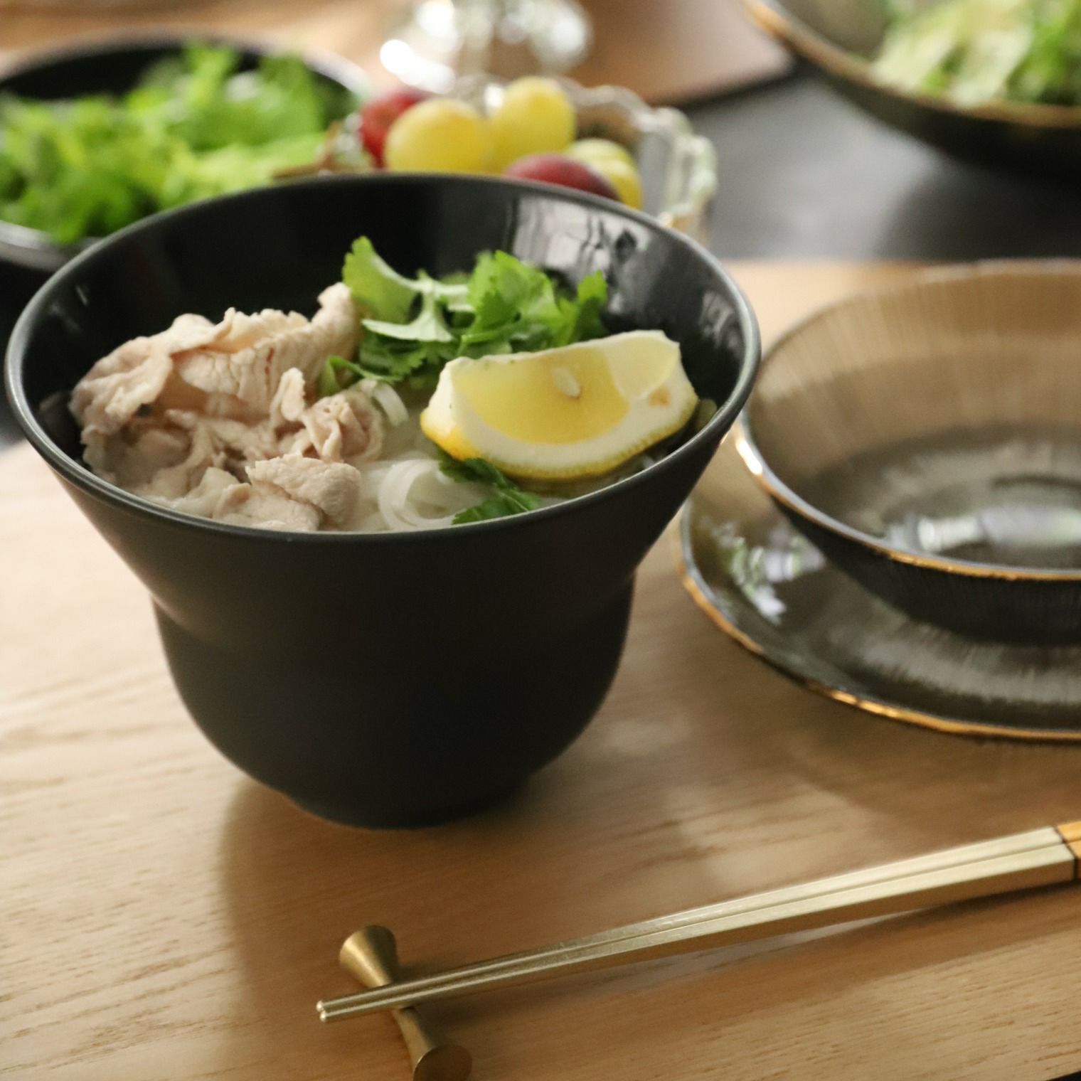 美濃焼　白黒　レイズドボウル碗　磁器　ブラック小