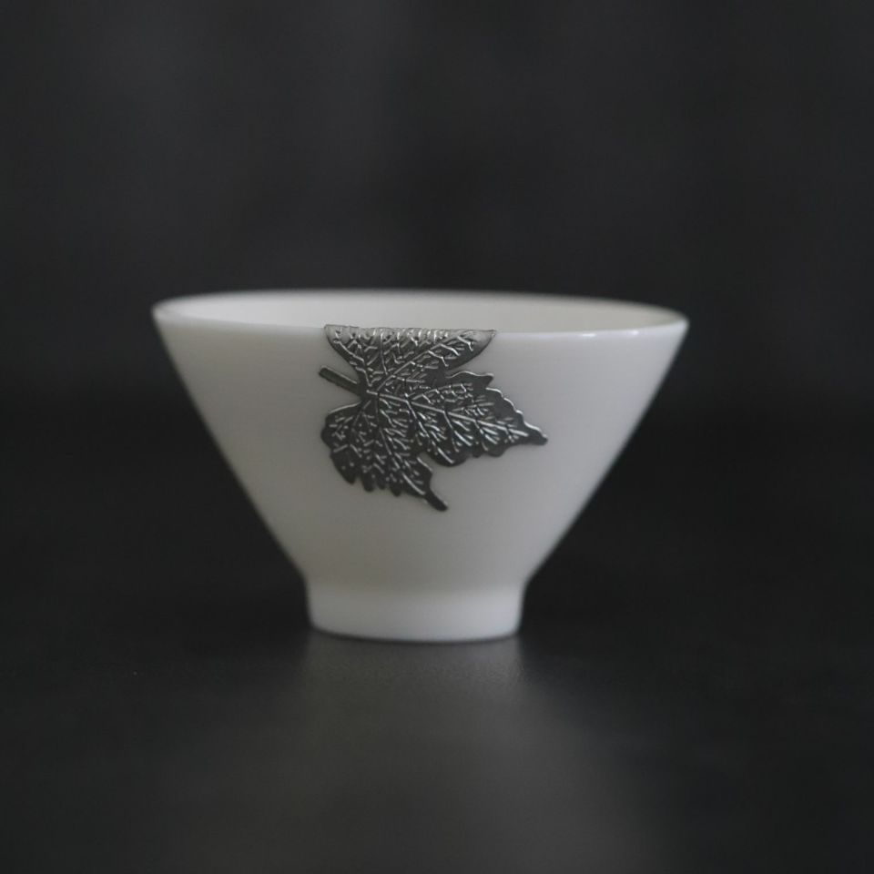 白磁器製 湯呑 錫モチーフ茶器 三角｜おしゃれな食器の通販