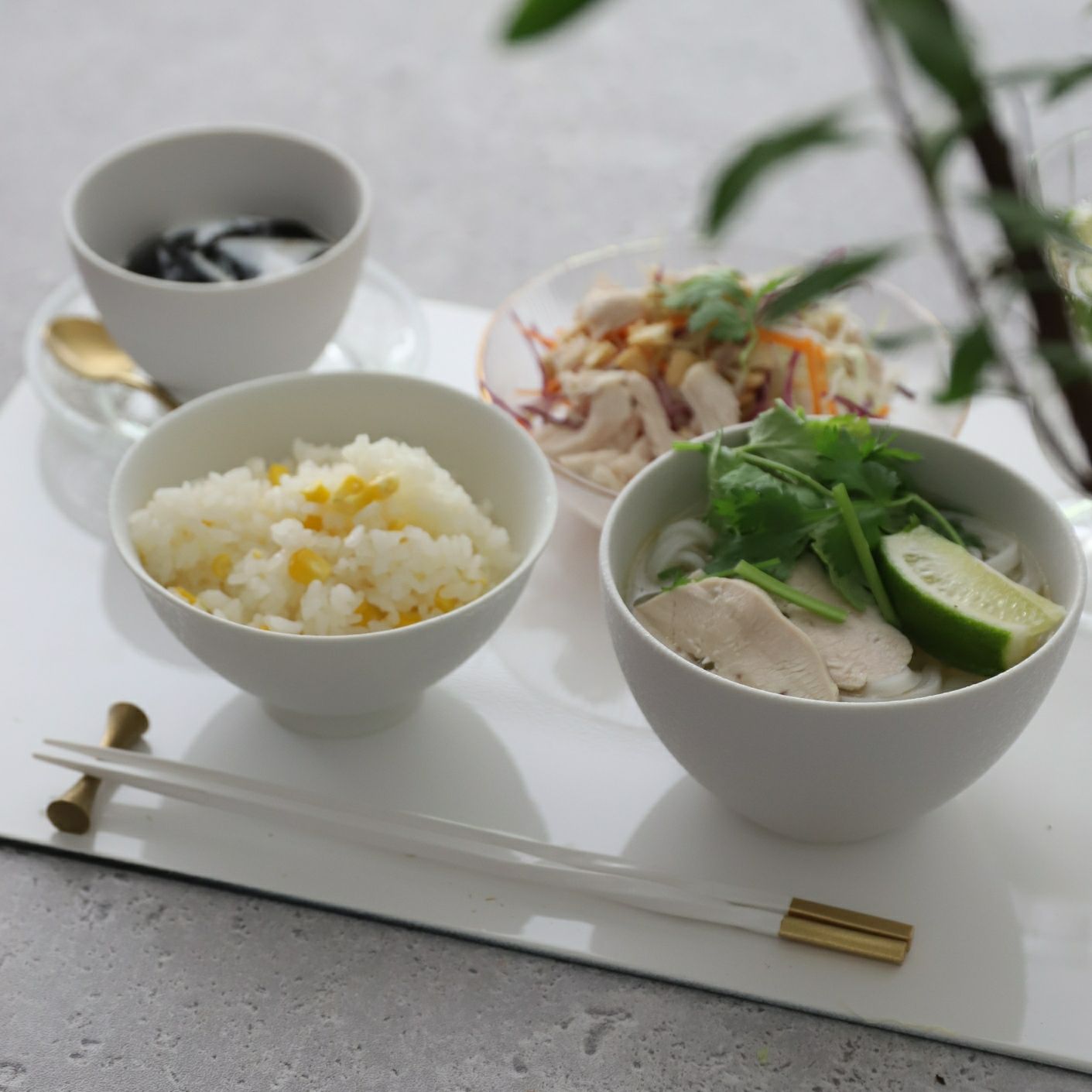 有田焼 白いお茶碗 スノー｜M苦楽園｜おしゃれな食器通販サイト