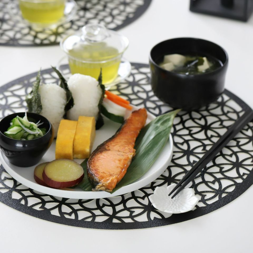 有田焼 白い切立丸皿 磁器 スノー|大人おしゃれな食器やお皿の 有田焼 白い切立丸皿 磁器 スノー|大人おしゃれな食器やお皿の