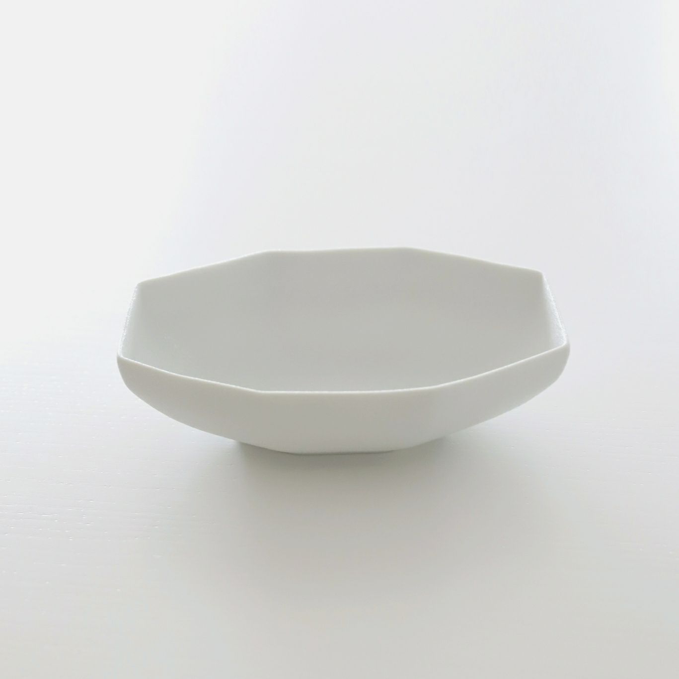 有田焼　白い八角小鉢　磁器　スノー　14cm