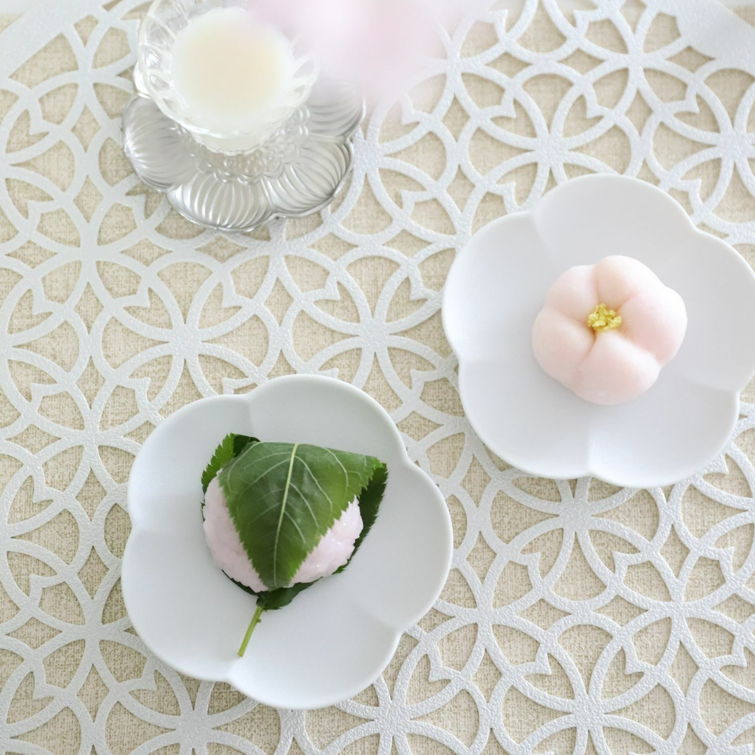 有田焼　白い梅小皿　磁器　スノー　10.5cm