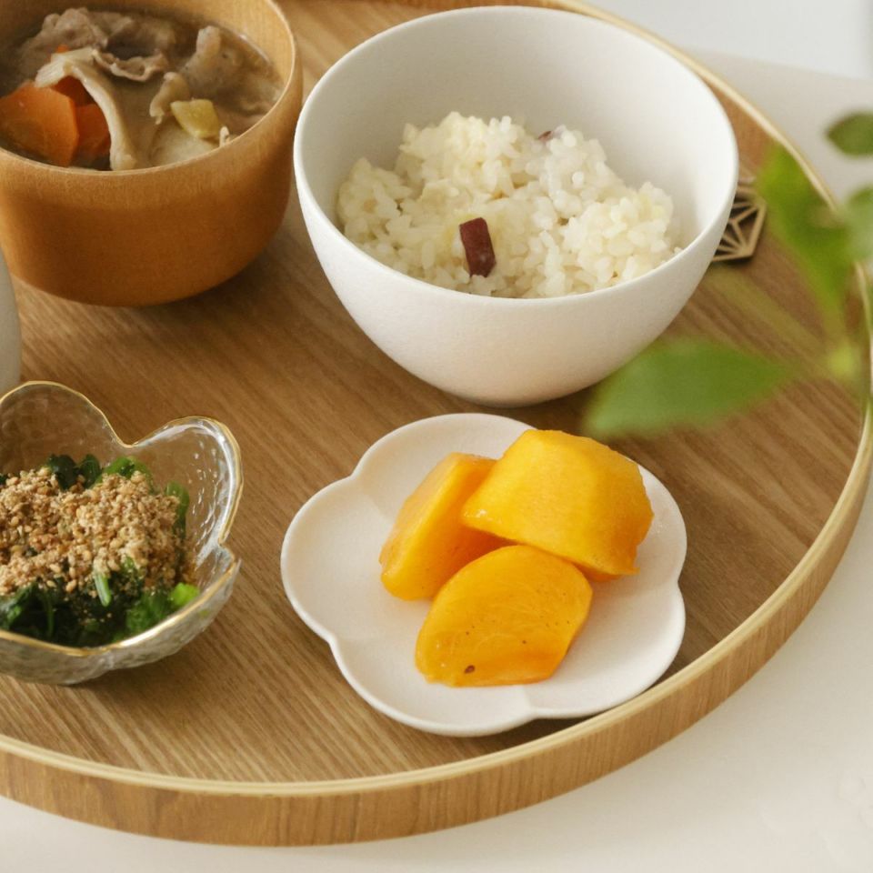 有田焼　白い梅小皿　磁器　スノー　10.5cm