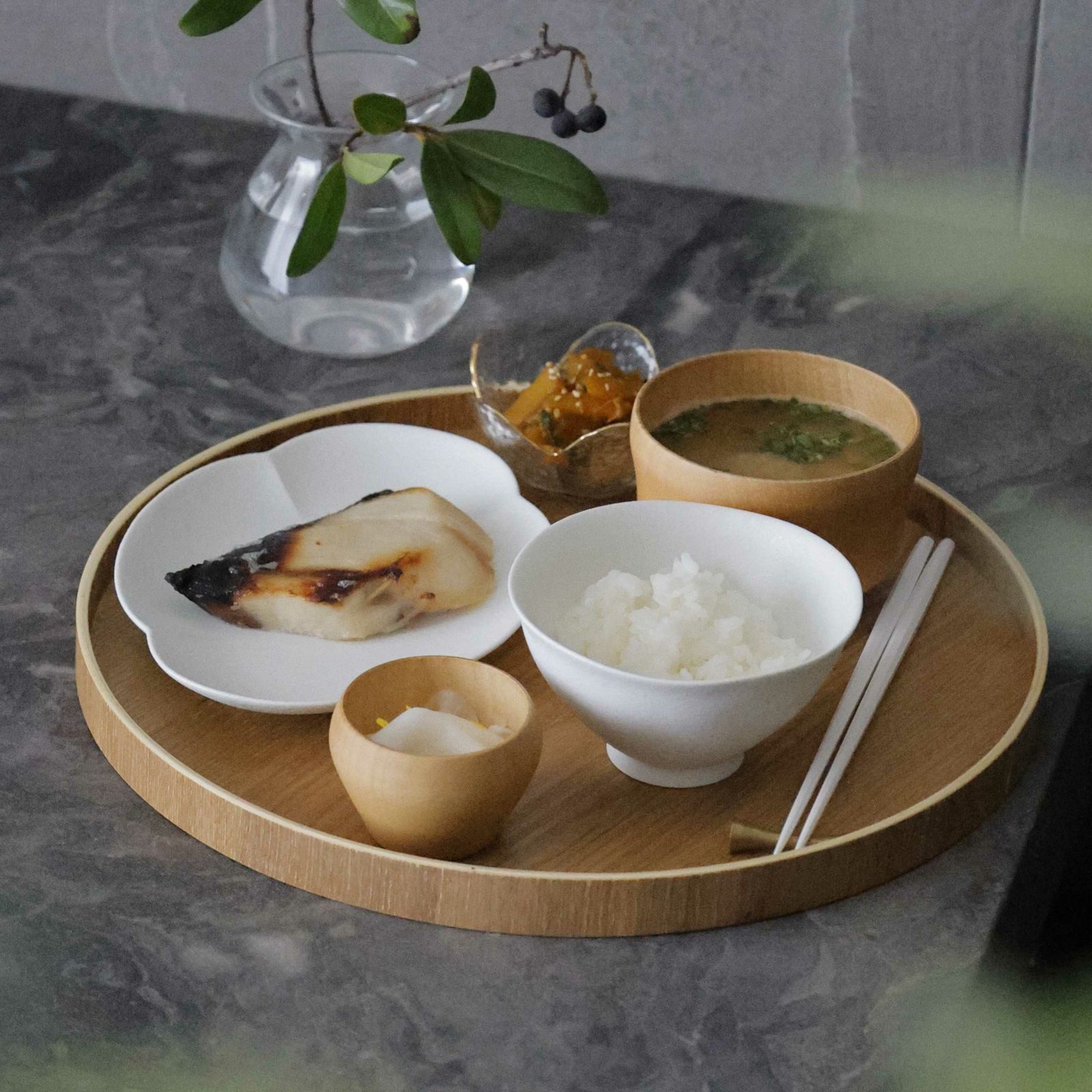 有田焼　白い楕円オーバル木甲皿　磁器　スノー　