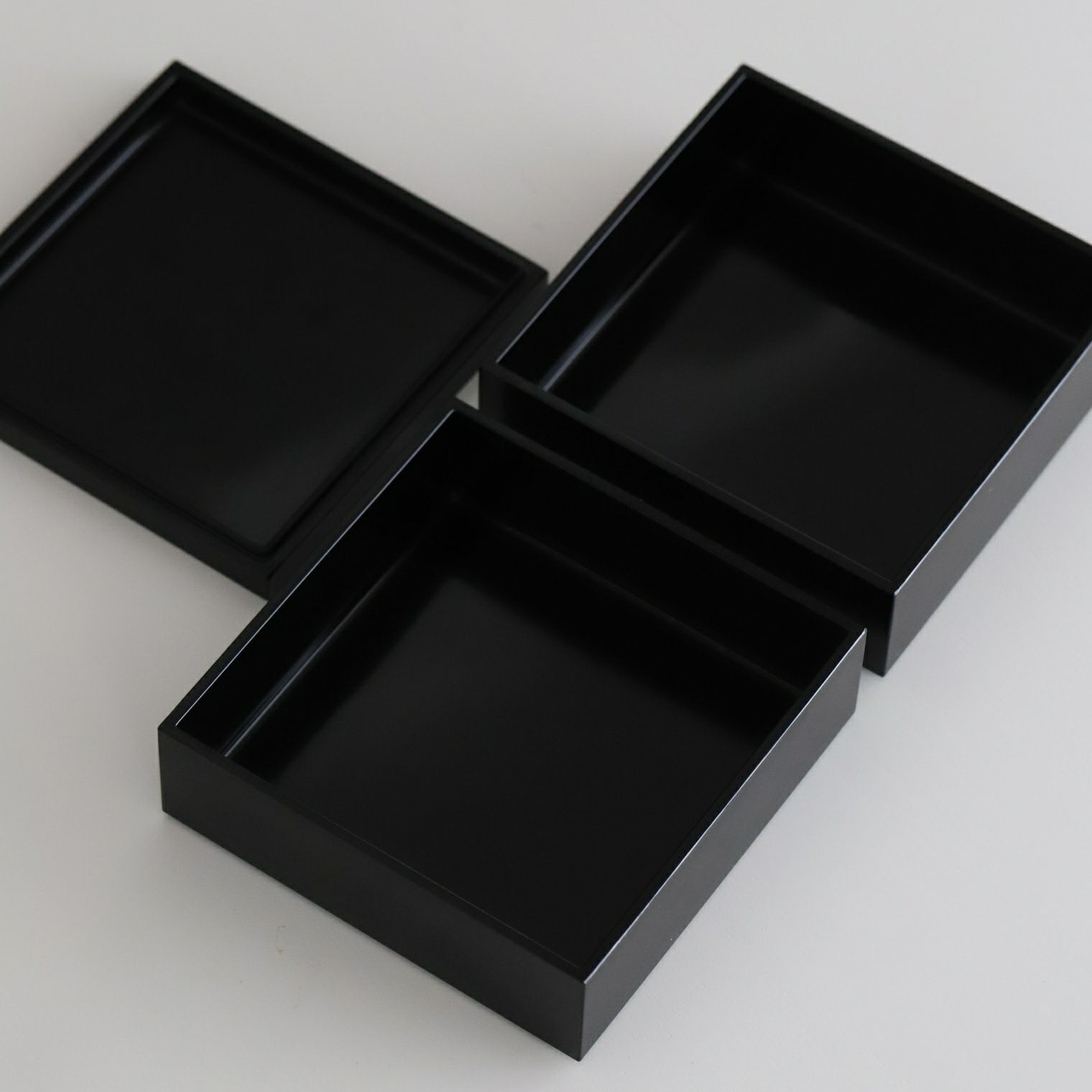 硯箱 黒 約33cm x 22㎝x 8㎝ 重箱・おせち容器 黒漆 貼箱 7寸 四ツ仕切 パックスタイル