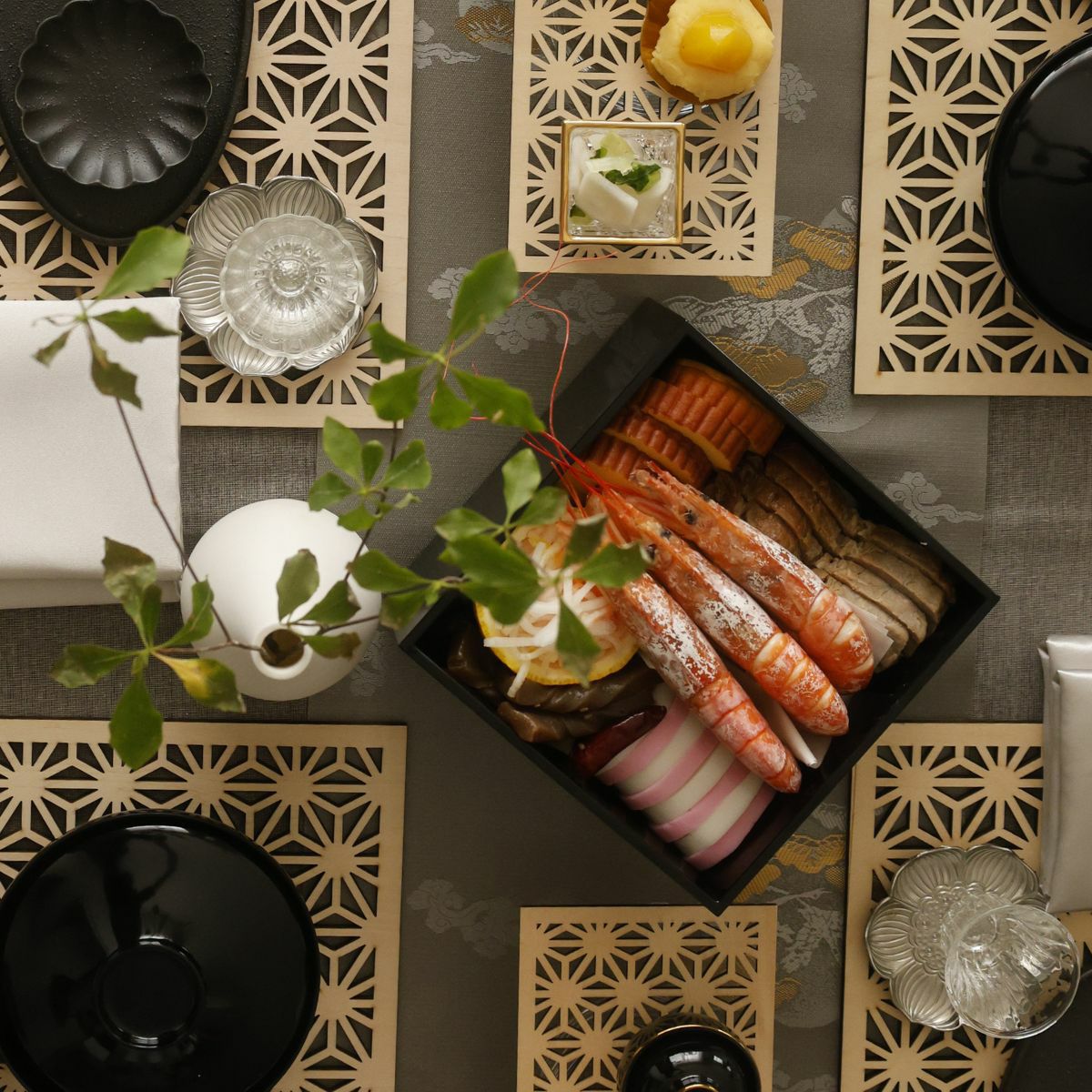 漆器　正角２段お重箱　黒内黒