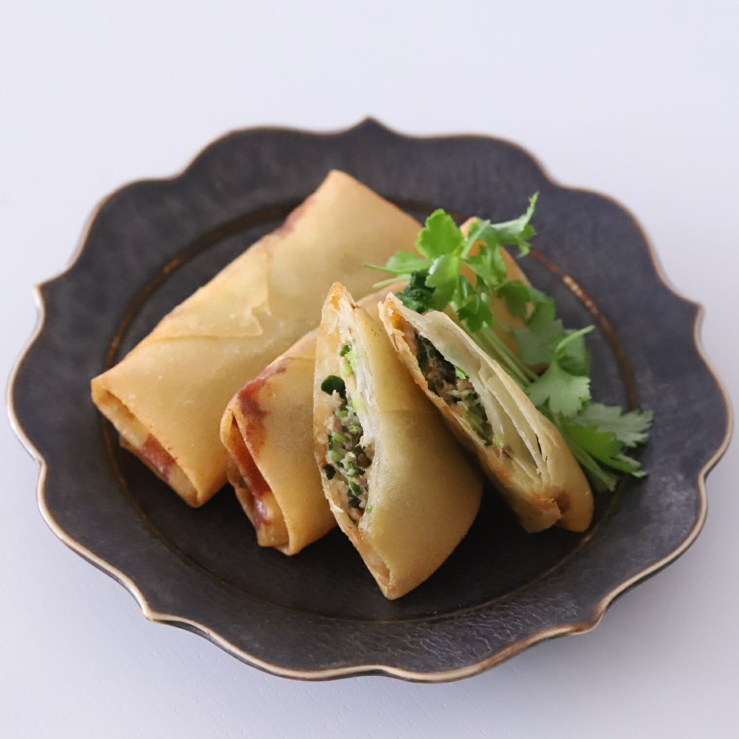 美濃焼 輪花プレート皿 陶磁器 KOUETU|大人おしゃれな食器やお 美濃焼 輪花プレート皿 陶磁器 KOUETU|大人おしゃれな食器やお