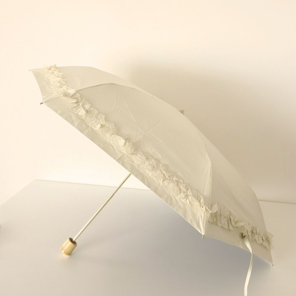 完全遮光　フリル折りたたみ傘　晴雨兼用　オフホワイト