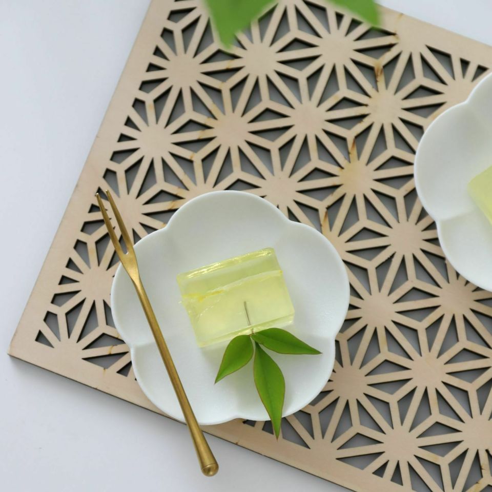 ステンレス製カトラリー　ブラッシュマットゴールドフルーツフォーク使用例