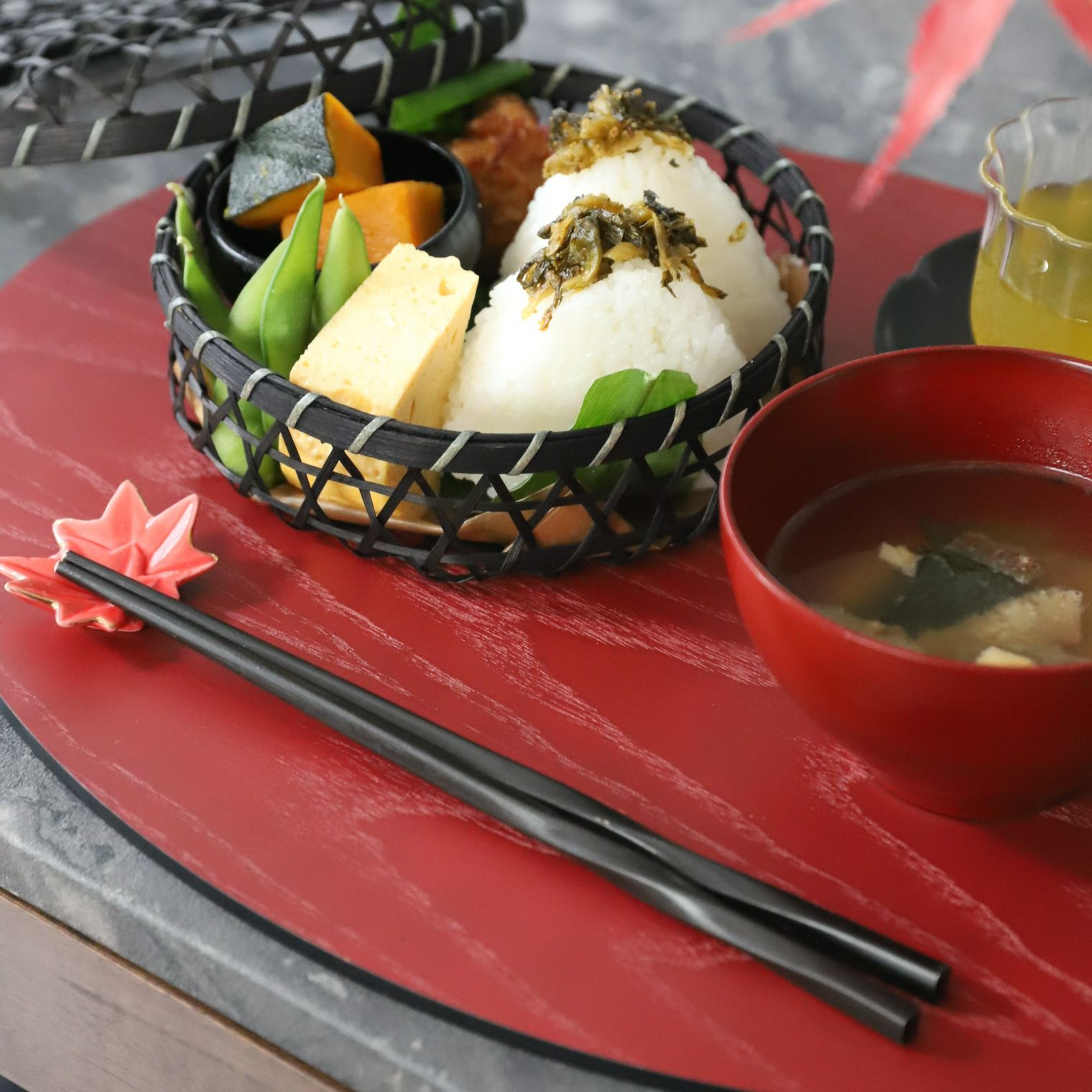 木製　オーバル　赤黒リバーシブル折敷膳　42cm