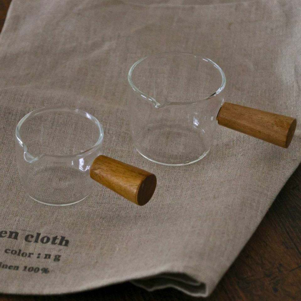 ガラス製　木製ハンドルミルクソースピッチャー