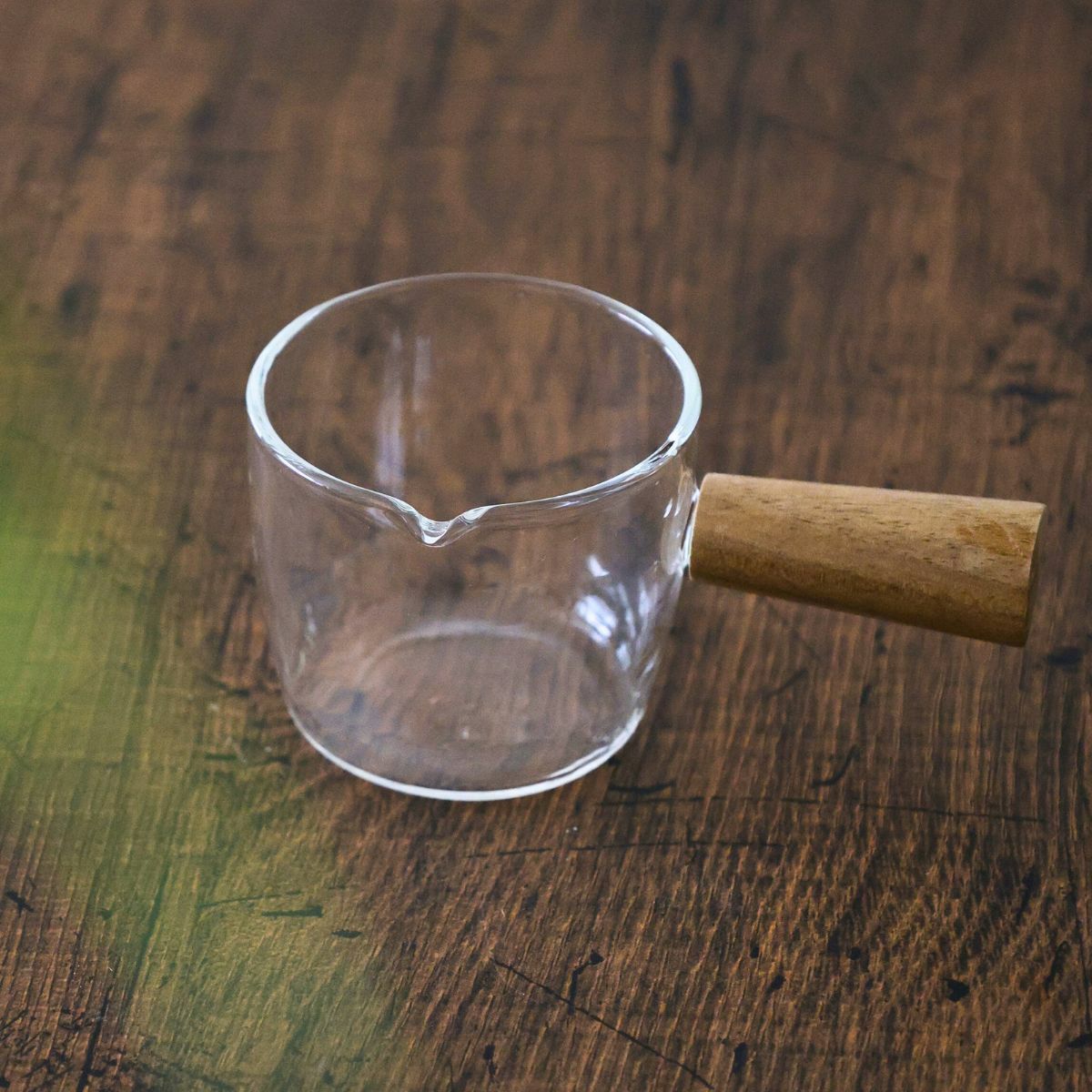 ガラス製　木製ハンドルミルクソースピッチャー