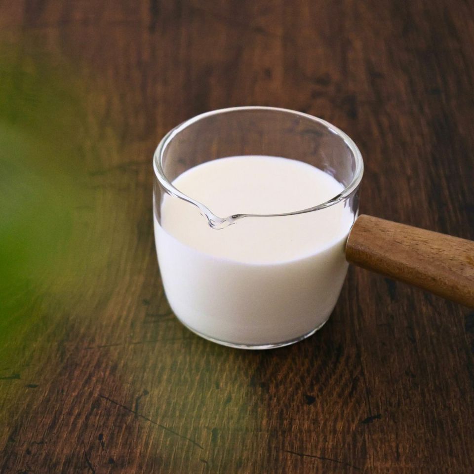 ガラス製　木製ハンドルミルクソースピッチャー