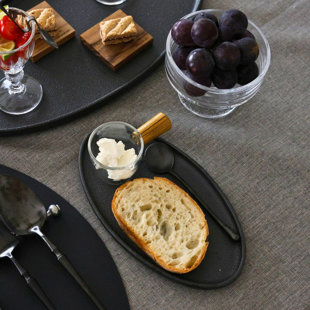 ガラス製　木製ハンドルミルクソースピッチャー