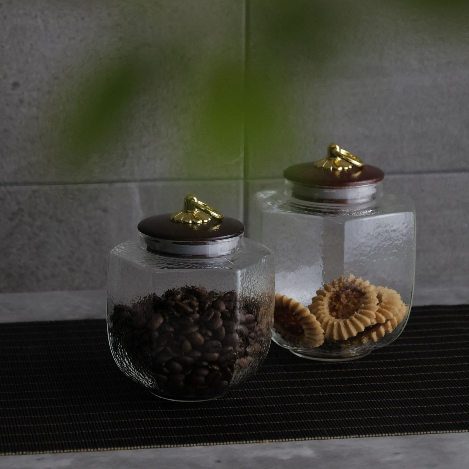 ガラス製　シノワズリ木製蓋キャニスター