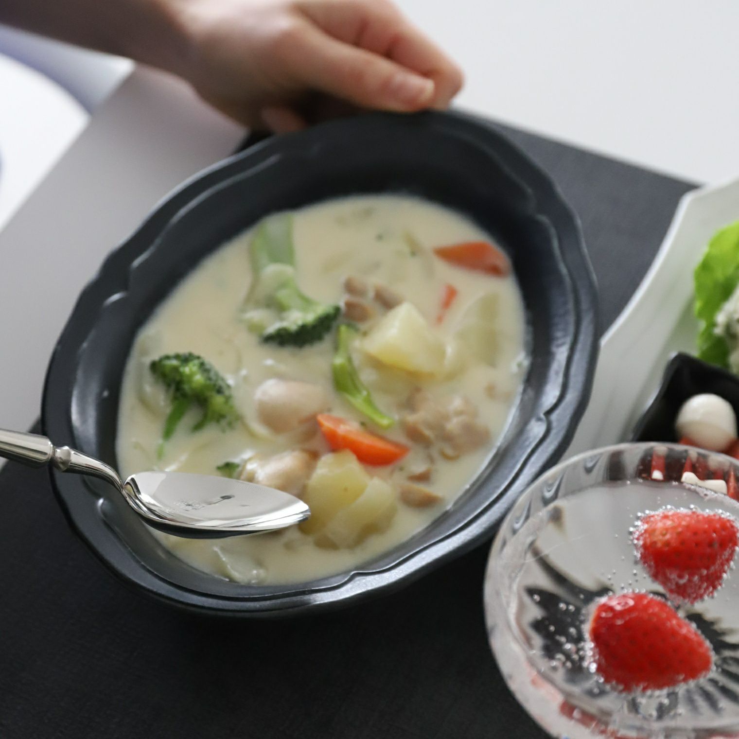 美濃焼　カレー・パスタオーバル皿　磁器　RINKA　23.6cm